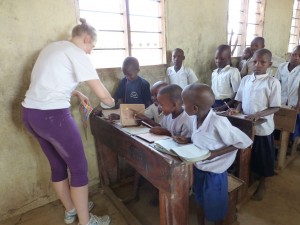 Tanzania student volunteering