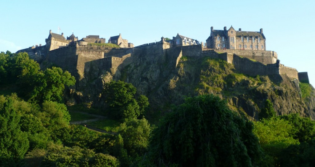 Edinburgh_Castle_from_the_North